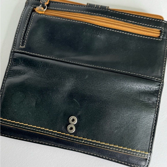 Fossil Black and Tan Leather Wallet with Elegant Stitching - Picture 3 of 4